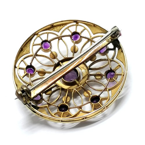 403 - Antique 15ct marked gold circular brooch set with amethyst / pearl by Murrle Bennett & Co - 3.2cm di... 