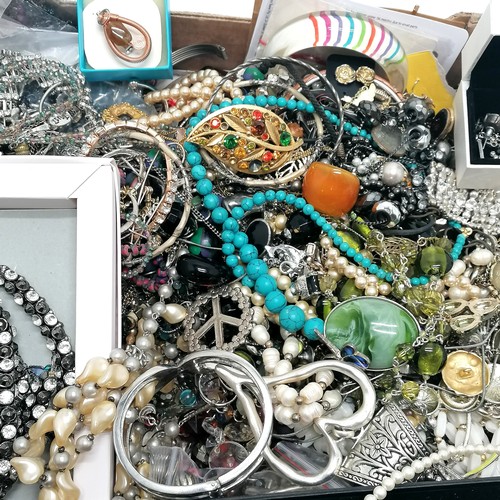 421 - Box of costume jewellery inc enamel earrings, some boxed, frog lapel pin etc ~ SOLD IN AID OF LOCAL ... 