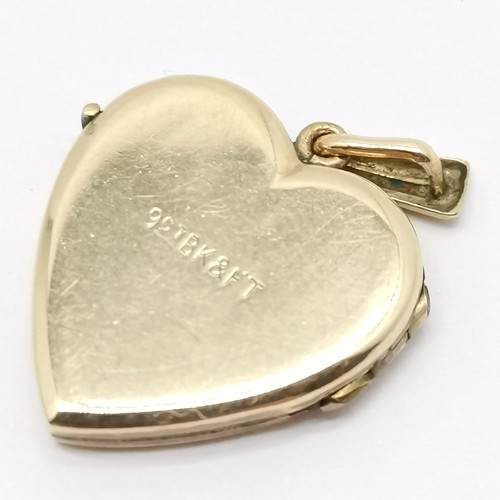 500 - 9ct back & front heart shaped locket pendant - 2.5cm drop & 2.7g total weight