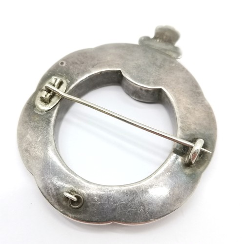 509 - Antique Scottish hardstone brooch in unmarked silver - 4.5cm across