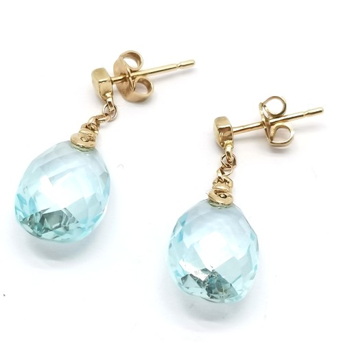 511 - 8ct marked gold blue topaz pendant drop earrings - 2cm drop & 3.1g total weight