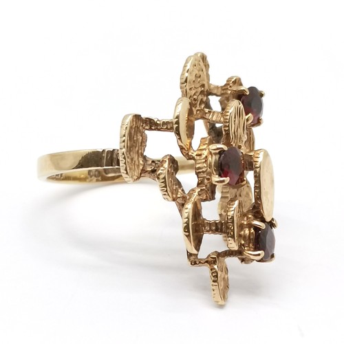 515 - 1970 9ct hallmarked gold Brutalist ring set with garnets by CL&S - size P½ & 5.1g total weight