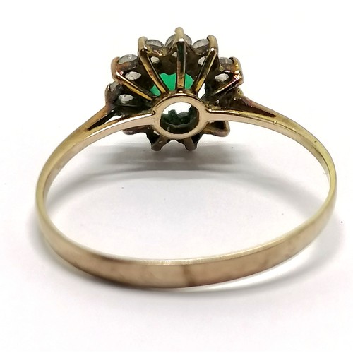 521 - 9ct marked gold green / white stone cluster ring - size O & 1.2g total weight