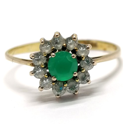 521 - 9ct marked gold green / white stone cluster ring - size O & 1.2g total weight