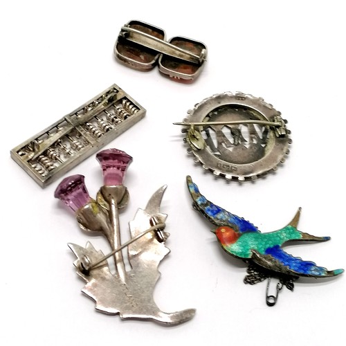 543 - 5 x silver brooches inc abacus, Scottish thistle, Sarah, unmarked bird brooch (has losses) etc - tot... 