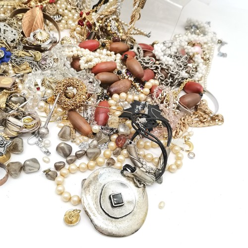 623 - Qty of costume jewellery t/w qty of watches inc Seiko, - for spares / repairs