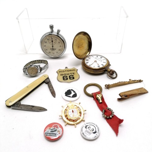 634 - Antique hunter pocket watch (5cm diameter), Sekonda stopwatch (runs), badges etc - watches both run ... 