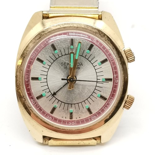 637 - Vintage Sekonda alarm mechanical wristwatch in a gold plated 32mm case - runs / functions at time of... 