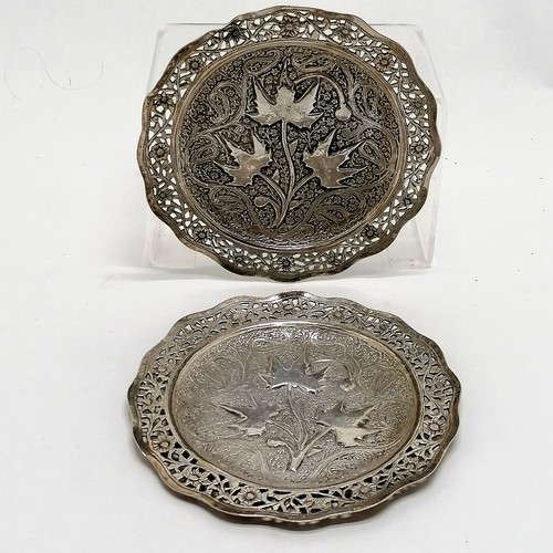 675 - Antique unmarked silver pair of dishes with pierced decoration to border - 15cm diameter & 238g tota... 