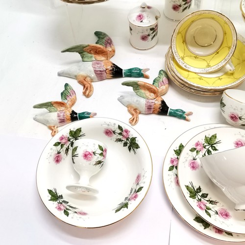 79 - Qty of vintage tea ware inc ye olde English Grosvenor china, 4 flying duck wall plaques, etc - all i... 