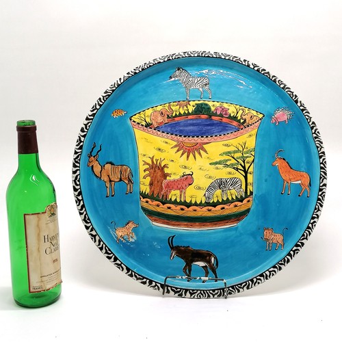 90 - Zimbabwe large animal themed Penzo charger hand painted by P Mashavira - 43cm diameter with no obvio... 