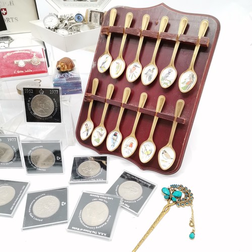 108 - Qty of oddments inc watches, coins, compass,  Spink collectors gold plated bird spoons etc ~ SOLD IN... 