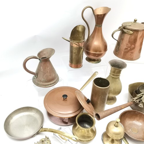 113 - Qty of copper & brass inc saucepans, jugs, military shell case (18cm high), horse brasses (inc Mason... 