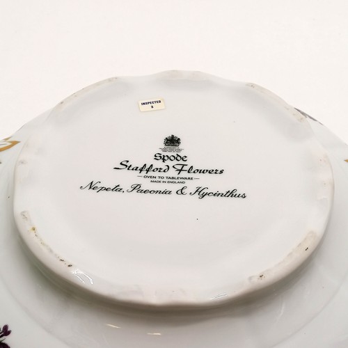 116 - Spode stafford flowers lidded tureen with floral decoration & gilding - 24cm diameter & in unused co... 