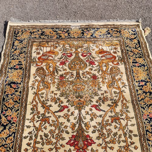 173 - Cream grounded rug - 169cm x 132cm