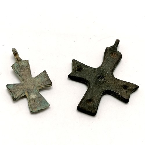 199 - Roman / byzantine bronze cross (4cm) t/w later Medieval (?) smaller bronze cross