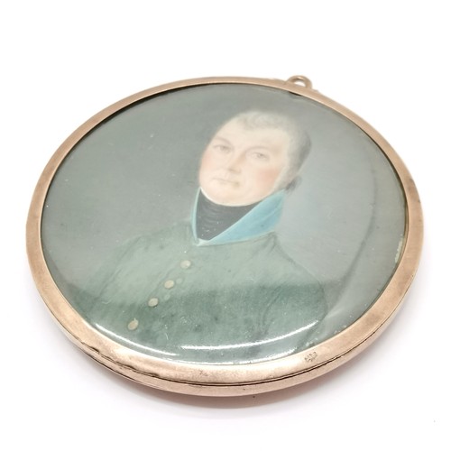 258 - Antique hand painted portrait miniature of a gentleman in a circular gilt metal frame - 6.2cm diamet... 