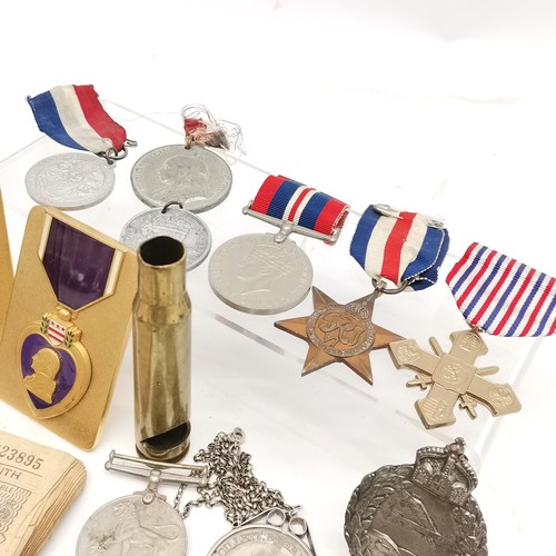 287 - Qty of militaria inc medals (8 x WWII medals inc Pacific star), Victoria Cross deskweight, medallion... 