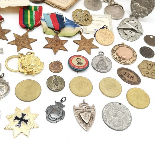 287 - Qty of militaria inc medals (8 x WWII medals inc Pacific star), Victoria Cross deskweight, medallion... 