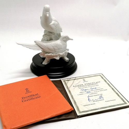 293 - Kaiser porcelain figure of a group of pigeons on a stand with certificate from a ltd ed of 2000 - 20... 