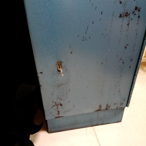 305 - Blue painted metal gun storage / cabinet - 130cm x 26cm x 20cm deep and has 2 keys t/w gun carry cas... 