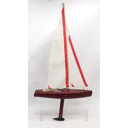 308 - Vintage red pond yacht - 124cm tall & in used condition