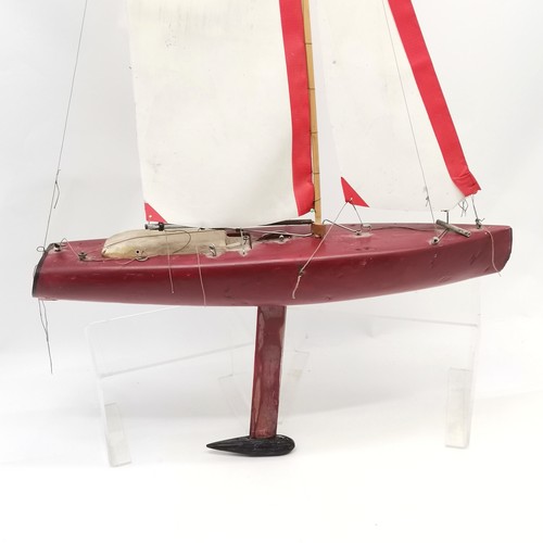 308 - Vintage red pond yacht - 124cm tall & in used condition