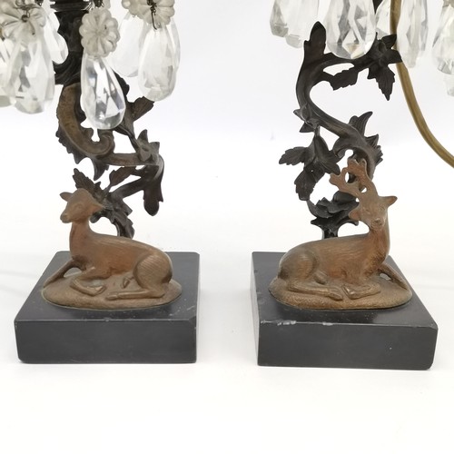 317 - Pair of antique bronze table lamps with stag and doe detail and crystal drops - total height 41cm - ... 