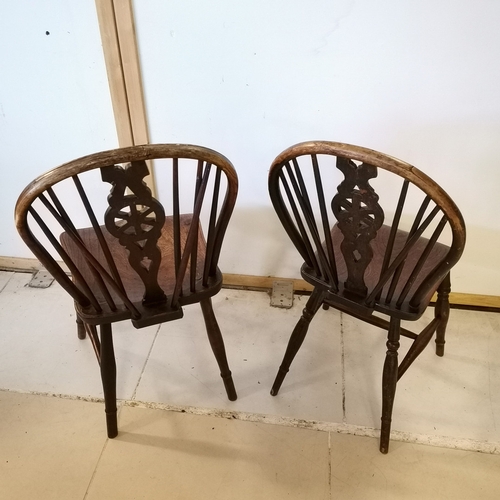 325D - Antique 2 x wheel back wooden country chairs with splat backs - tallest 86cm high x 38cm wide and ha... 