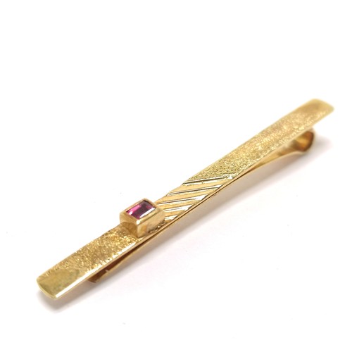 402 - 14ct marked gold tie slide set with a ruby - 5cm & 3.5g total weight - SOLD ON BEHALF OF THE NEW BRE... 