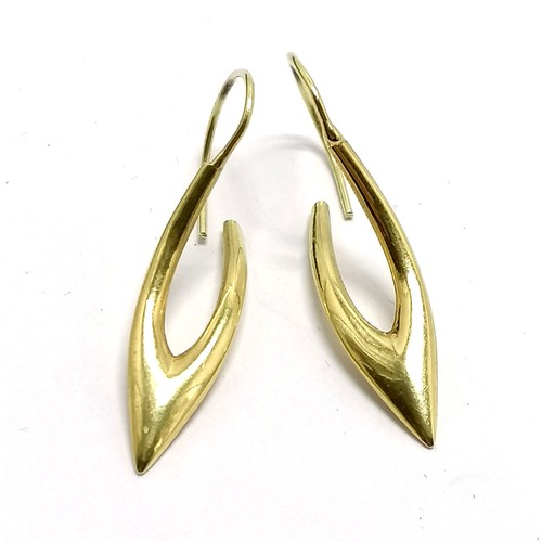 448 - 14ct marked gold twist design earrings - 3cm drop & 1.6g