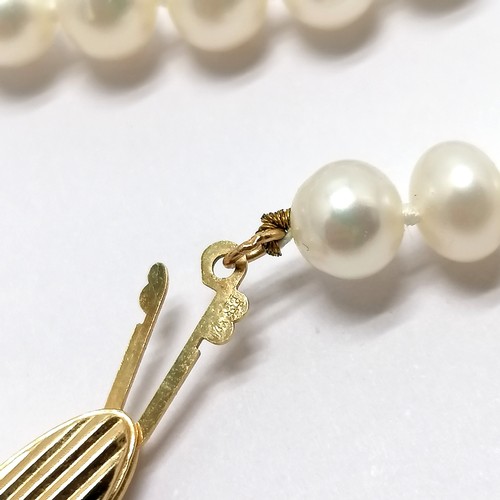 457 - Good quality single strand of pearls with a 14ct marked gold clasp - 44cm