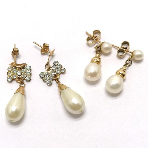 474 - 4 x pairs of gold pearl set earrings - longest 2.6cm & total weight 4.8g