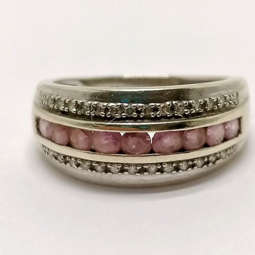 484 - 9ct hallmarked white gold 3 stone set row ring set with diamond & pink topaz - size J½ & 3.1g