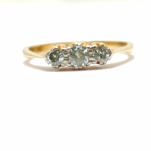 489 - Antique 18ct & fine platinum 3 stone diamond ring - size J½ & 1.8g total weight