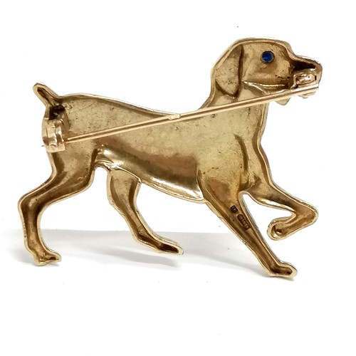 520 - 9ct hallmarked gold novelty dog brooch set with sapphire eye - 4cm across & 7.6g total weight ~ pin ... 