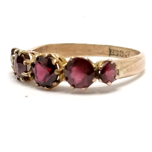 521 - Antique 9ct hallmarked gold 5 stone garnet set ring - size P & 2.3g total weight