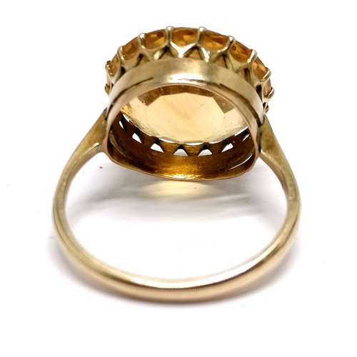 523 - 9ct marked gold citrine stone set ring - size O½ & 4.3g total weight ~ approx 15mm diameter