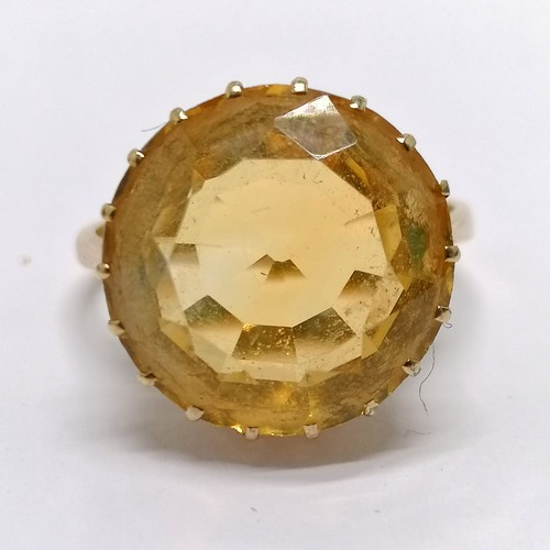 523 - 9ct marked gold citrine stone set ring - size O½ & 4.3g total weight ~ approx 15mm diameter