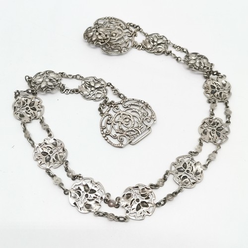 538 - 1902 silver Art Nouveau belt with floral panel detail by Reynolds & Westwood - 68cm & 111g