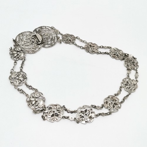 538 - 1902 silver Art Nouveau belt with floral panel detail by Reynolds & Westwood - 68cm & 111g