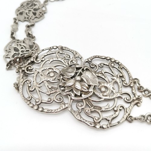 538 - 1902 silver Art Nouveau belt with floral panel detail by Reynolds & Westwood - 68cm & 111g