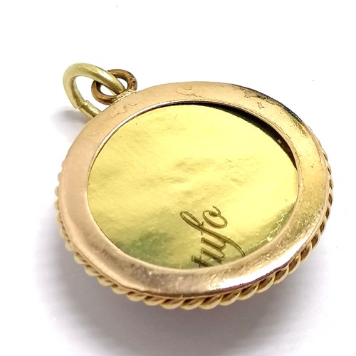 547 - Unmarked gold photographic pendant with domed rock crystal stone detail - 2cm diameter & 6.4g total ... 