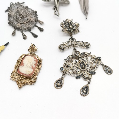 560 - Qty of silver jewellery inc RAF wings brooch, 2 x filigree pendants (unmarked), blue john pendant, e... 