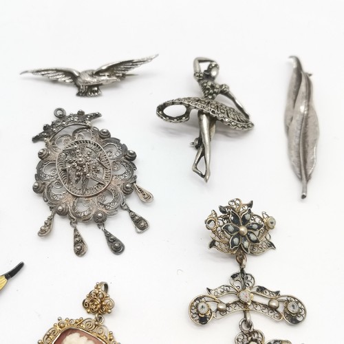 560 - Qty of silver jewellery inc RAF wings brooch, 2 x filigree pendants (unmarked), blue john pendant, e... 