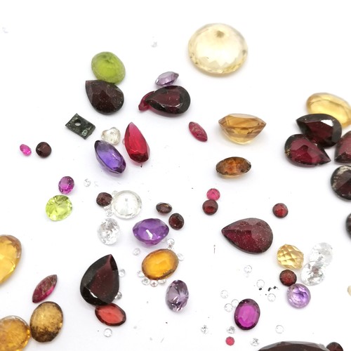 564 - Qty of loose gemstones inc amethyst, citrine, garnet etc