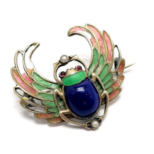 568 - 900 silver gilt scarab plique-a-jour brooch - 3.5cm across & 7g ~ obvious losses to plique-a-jour