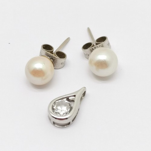 591 - 9ct white gold CZ pendant +white gold mounted pearl stud earrings - total weight (lot) 2.5g