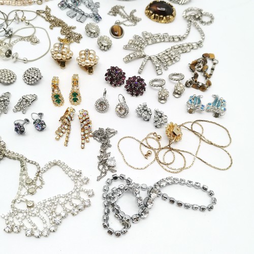 603 - Qty of costume jewellery inc diamante, earrings, tigers eye brooch + bracelet etc - SOLD ON BEHALF O... 