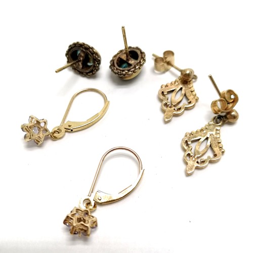 608 - 3 x pairs of gold (2 are hallmarked) stone set earrings inc blue topaz - total weight 4.9g - SOLD ON... 